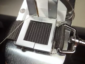 1-inch leash's snap-end clamped.